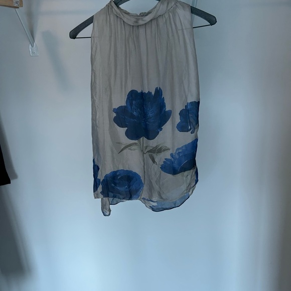 Chic Grey With Blue Floral Women's Blouse - Picture 1 of 4